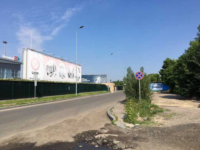 Сын застройщика организовал по соседству с аэропортом «Киев» незаконную парковку