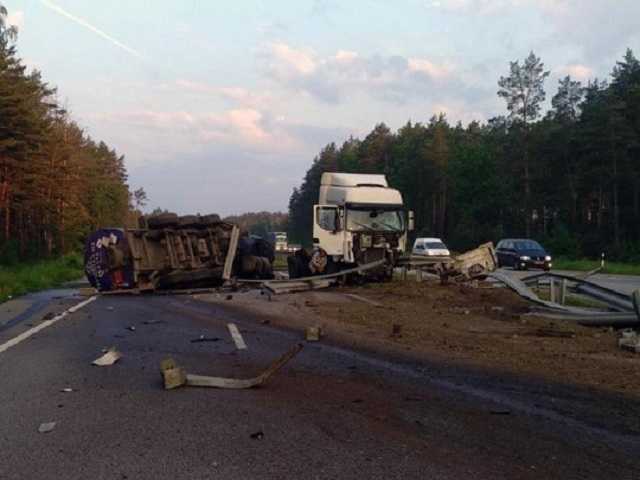 Перевернувшаяся цистерна заблокировала движение по трассе Киев — Чоп