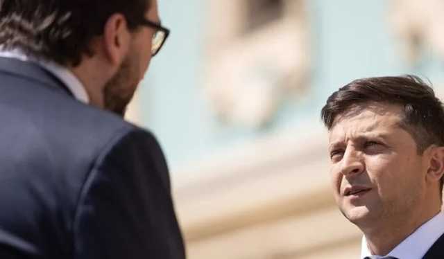 Мартин Брест нащупал за синей рубашкой Зеленского сенсацию