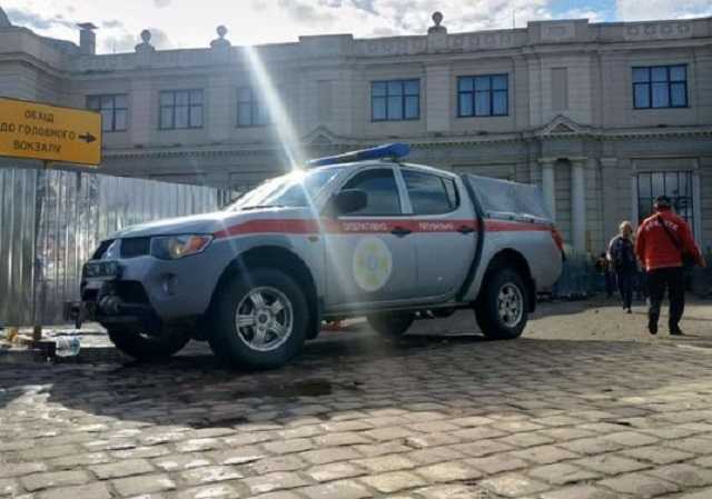 Во Львове опять заминировали аэропорт и вокзал