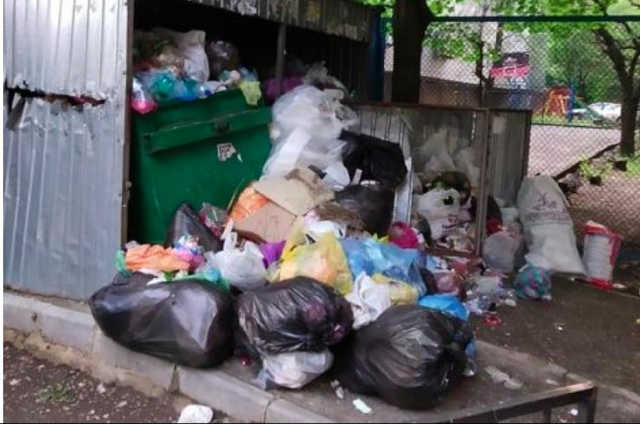 Окупований Донецьк “захлинається” від сміття