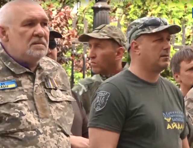 Под администрацией Зеленского собрались экс-добровольцы: чего они требуют