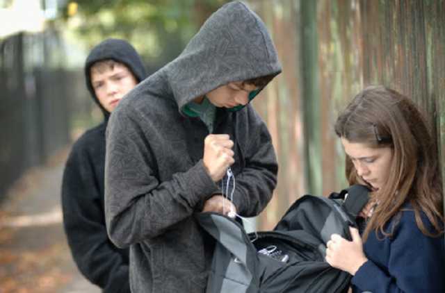 В Киеве малолетки устроили охоту на школьников: как защитить своих детей