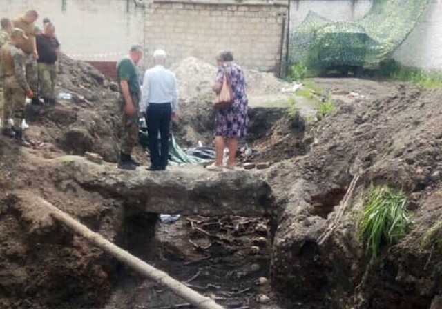 На Волыни обнаружили массовое захоронение людей: жуткие фото