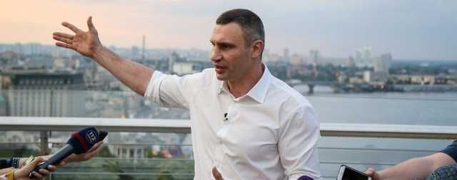 На мосту Кличко новое ЧП: киевлянам предложили недорогое и веселое решение