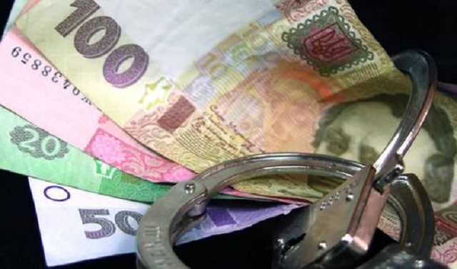 Cлужащему сервисного центра МВД сообщили о подозрении за взяточничество