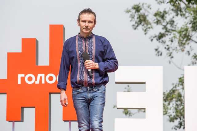 Вакарчук заявил, что жителей оккупированного Донбасса можно вернуть «сказкой»