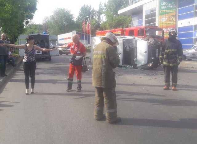 В Харькове грузовик протаранил маршрутку: 10 пострадавших