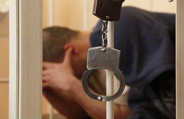 Подозреваемого в убийстве 5-летнего мальчика полицейского взяли под стражу