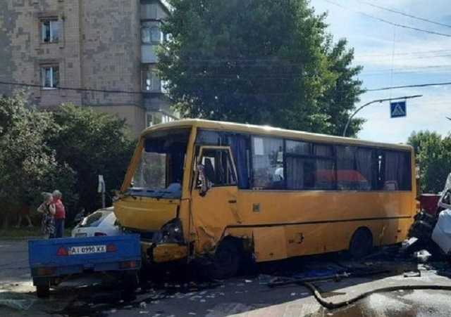 В Боярке в ДТП с маршруткой пострадали 26 человек