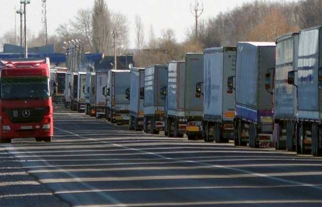 Через підвищення температури повітря у Києві обмежать рух вантажівок