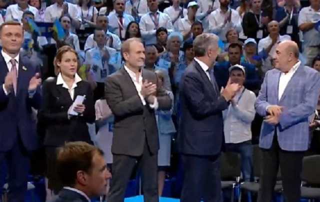 Кум Путіна з колишніми “регіоналами” під радянські пісні пішли в Раду