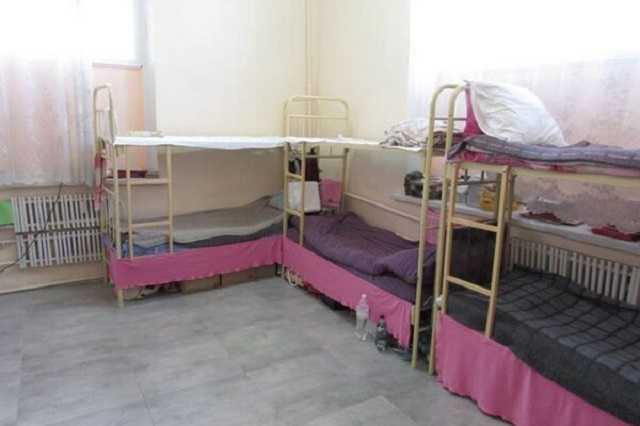 Домашняя еда, "Боржоми" и романы Донцовой: в сети показали, как живет Зайцева