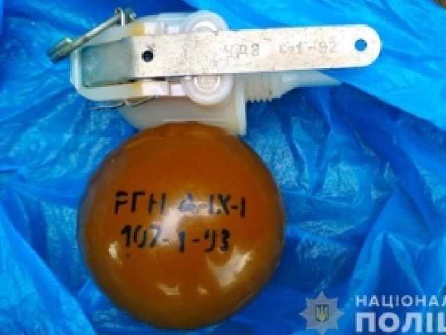 В селе на Полтавщине мужчина хотел обменять гранату на бутылку водки