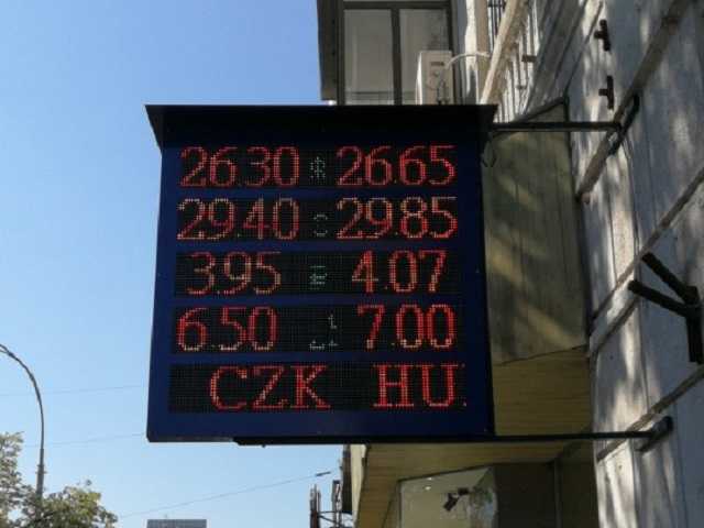 Курсы доллара и евро падают: прогноз на ближайшее время