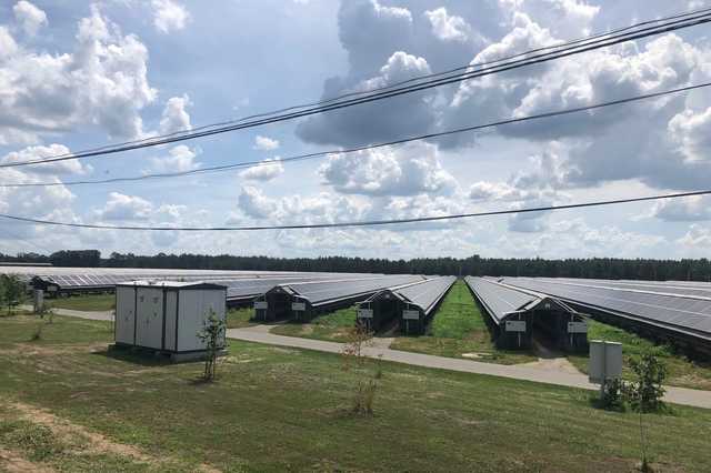 Фермер построил крупнейшую в Украине кровельную солнечную электростанцию