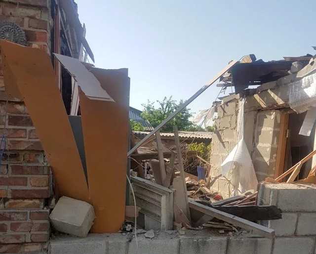 Обстрел жилых домов в Марьинке: Пострадали 4 человека, среди которых 9-летний ребенок