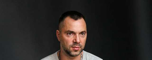 "Снять вышиванку и помыть ей полы в Кремле": Арестович сделал опасный прогноз