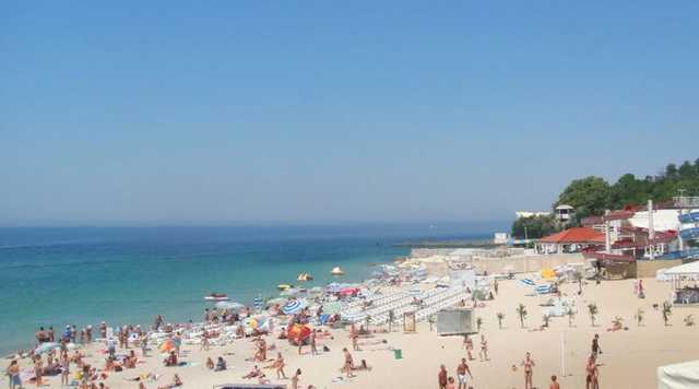 Специалисты Минздрава не запретили купаться на двух одесских пляжах из восьми