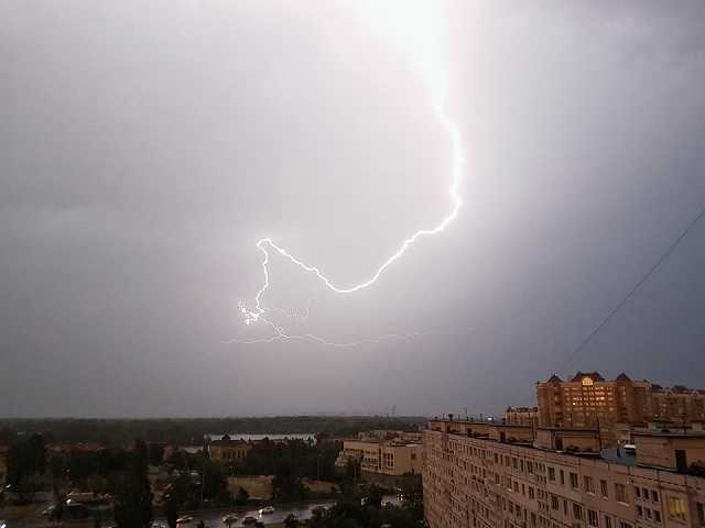 На Киев надвигается дождь с грозой: синоптики уточнили прогноз погоды