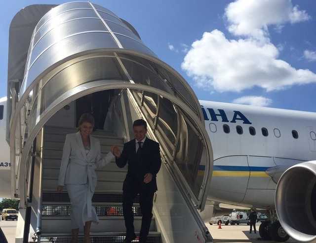 Зеленский с женой прилетели во Францию: как их встретили