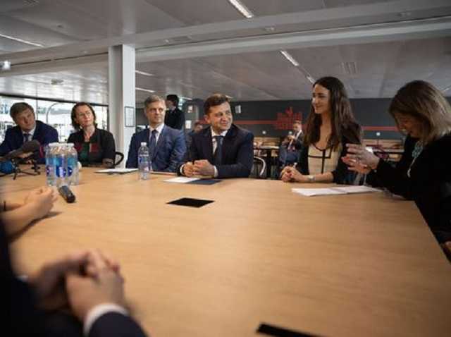 Зеленский в Париже: Более 4% ВВП Украины сейчас формируется посредством IT-индустрии