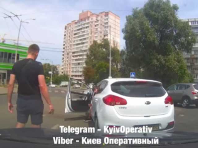 В Киеве вооруженные «беспредельщики» хулиганили на дороге