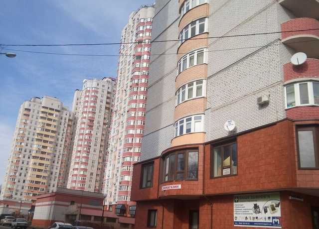 "Нажала тревожную кнопку – и появились два амбала": в Украине оживились квартирные аферисты