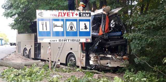 Під Хмельницьким у смертельну ДТП потрапив автобус із туристами
