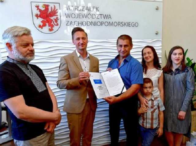 В Польше наградили украинца, спасшего людей в масштабном смертельном ДТП