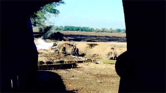 Российские военные позволили Хомчаку спокойно выйти из Иловайска: появилось видео