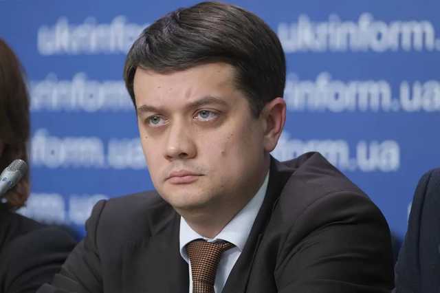 Разумков заявил, что не готов посещать АП в шортах