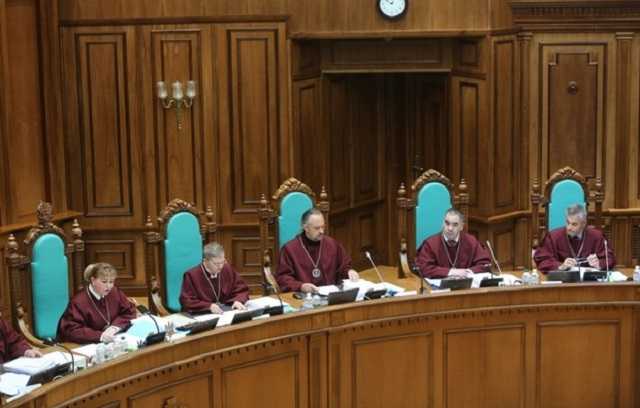 Конституционный суд не смог принять решение по конституционности указа о роспуске Рады