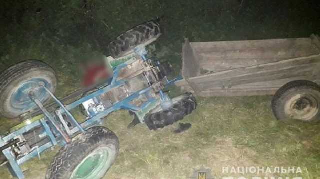В Тернопольской области под колесами собственного трактора погиб мужчина