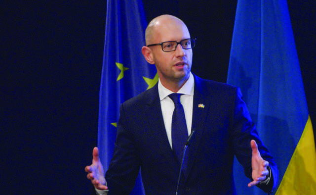 Яценюк гневно высказался в адрес Конституционного суда