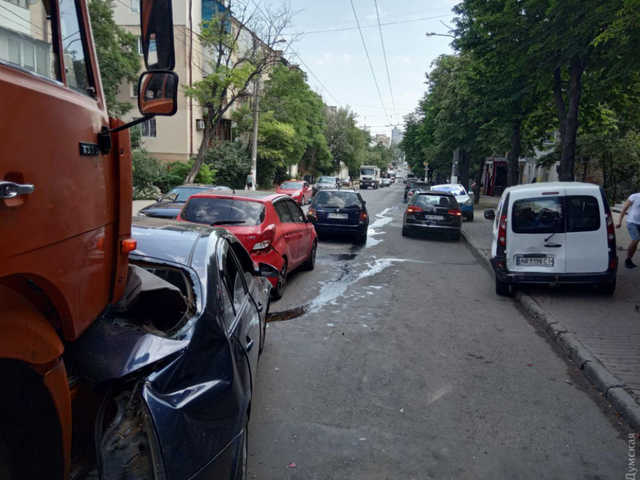 В масштабном ДТП в Одессе столкнулись семь автомобилей