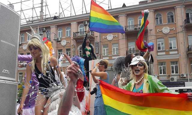 У центрі Києва сьогодні обмежать рух через “КиївПрайд”