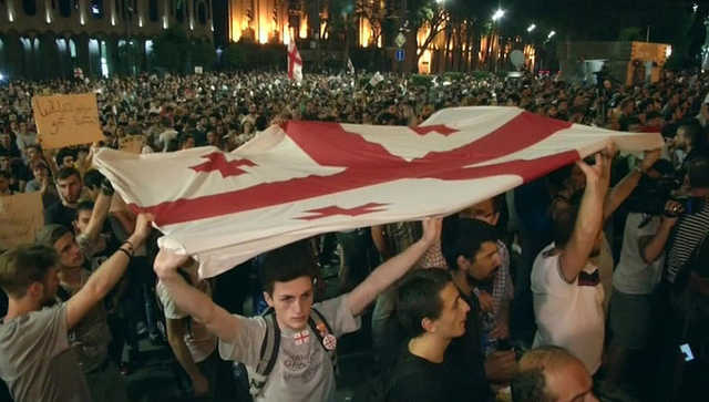 «Россия — оккупант»: протест в Тбилиси длился всю ночь