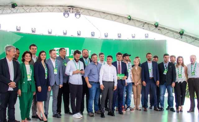 В Киеве партия «Слуга народа» выдвинула против Лещенко человека друга главы АП Богдана