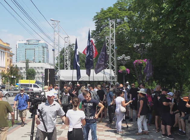 В Киеве проходит молитвенное стояние против ЛГБТ-парада
