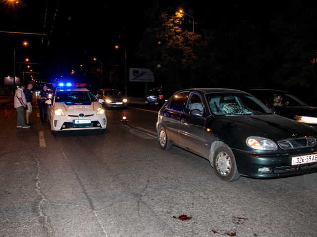 В Днепре водитель Daewoo Lanos сбил мужчину, бежавшего по дороге