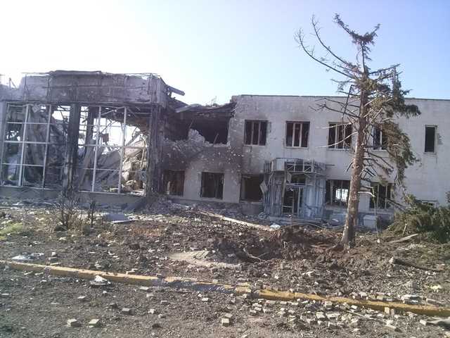 Последствия боев за Луганский аэропорт: опубликованы ранее неизвестные фото