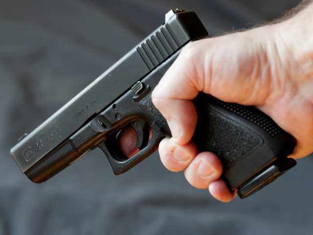 В Киеве на Приорке пьяный устроил стрельбу: есть пострадавшие