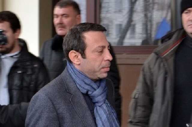 Михаил Подоляк: “Чартеры для беглецов”