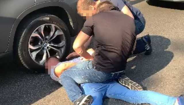 СБУ задержала в Киеве следователя прокуратуры, вымогавшего $5 тысяч