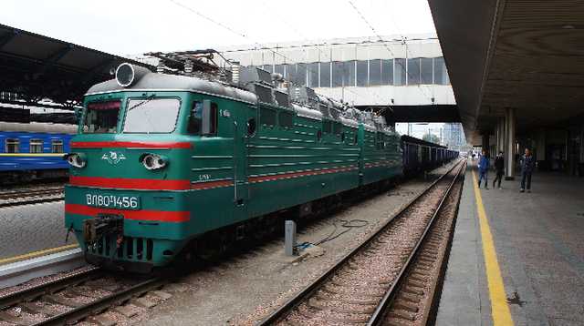 До Дня Конституції УЗ призначила чотири додаткові поїзди