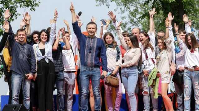 «Мы не общаемся уже два года»: Вакарчук сравнил окружение Зеленского с зомби