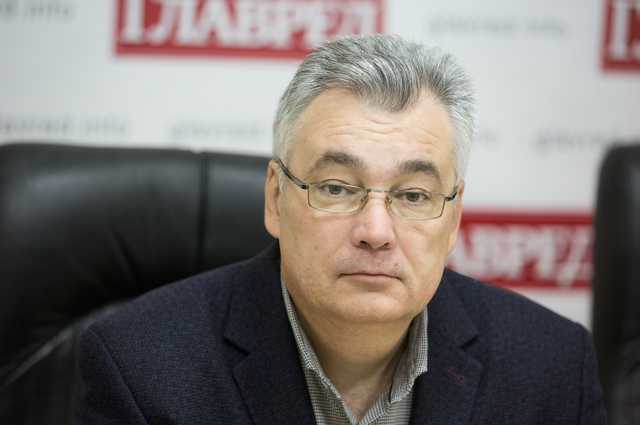 Українців обурило незаконне затримання військового експерта