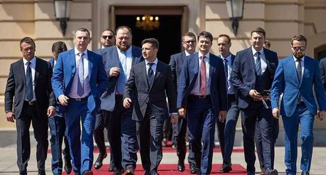 Эксперт: кандидаты от «Слуги народа» погубят Зеленского и его рейтинг