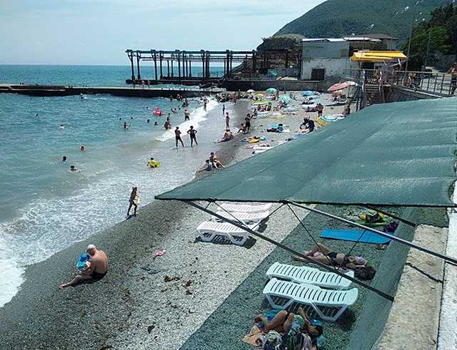 "Найди отдыхающего": в сети показали провальный туристический сезон в Крыму